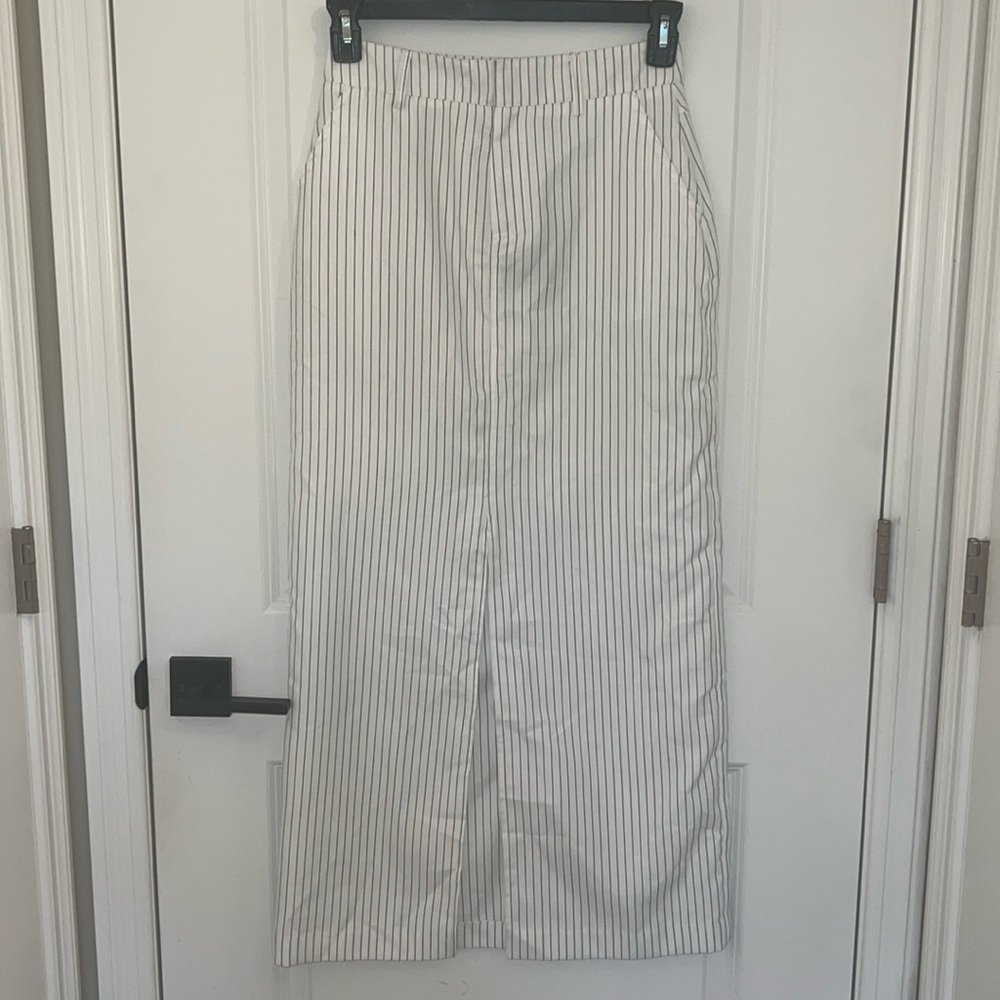 4th & Reckless tailored split front maxi skirt in white pinstripe - Size M